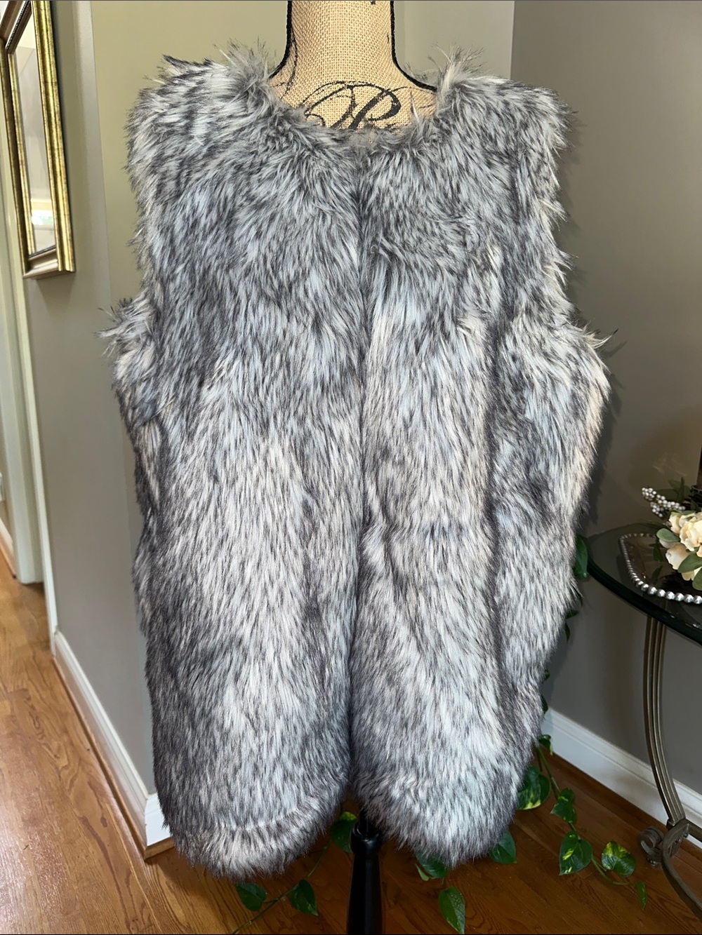Rachel Zoe Silver-Gray Faux Fur Vest size 1X